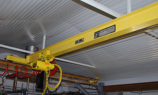 Another view of the pneumatic crane